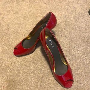 Marc Fisher red pump with Hue cushion size 9M